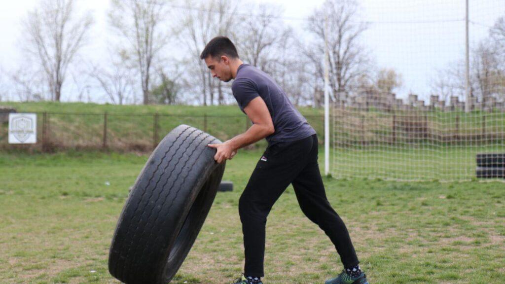 Radomir performs a tyre flip exercise.