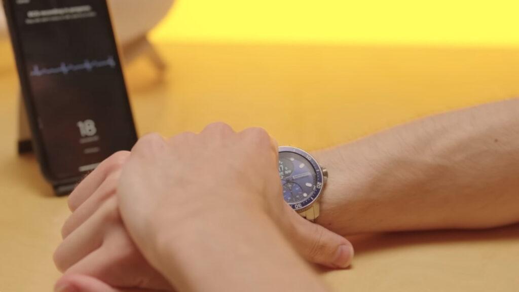 The image shows a Withings ScanWatch.