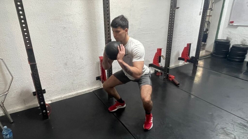 How to Do a Medicine Ball Clean: Muscles Worked, Benefits, and ...